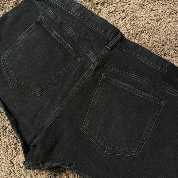 Size 20 Women’s Abercrombie Black Distressed High Rise Mom Short - Picture 6 of 6